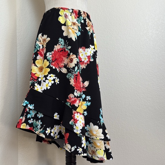 Bobeau Black Floral Print Ruffle Hem Asymmetrical Skirt Size Small NWT - Picture 6 of 9